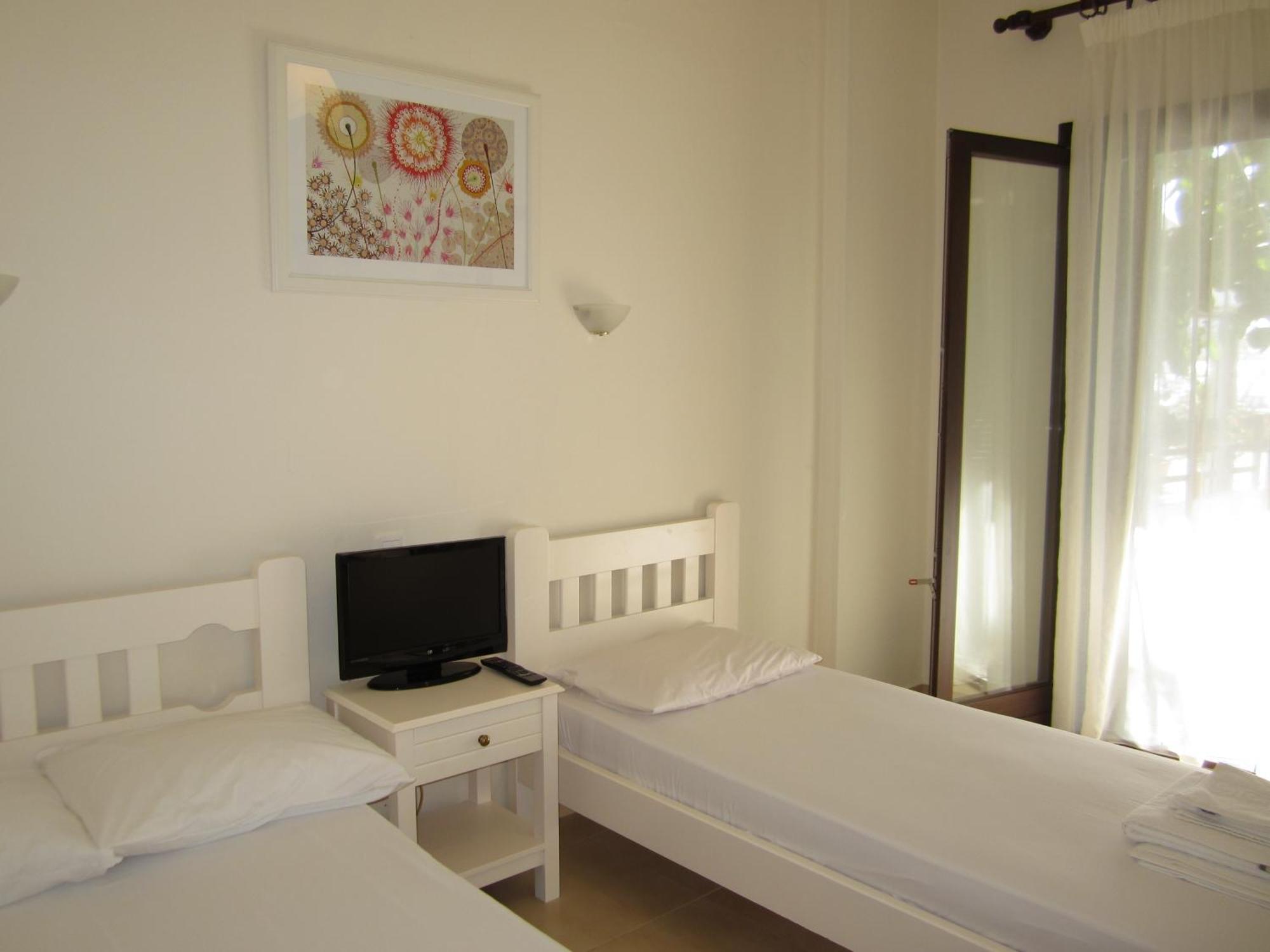 Spyrou Studios & Apartments Platanidia Bagian luar foto