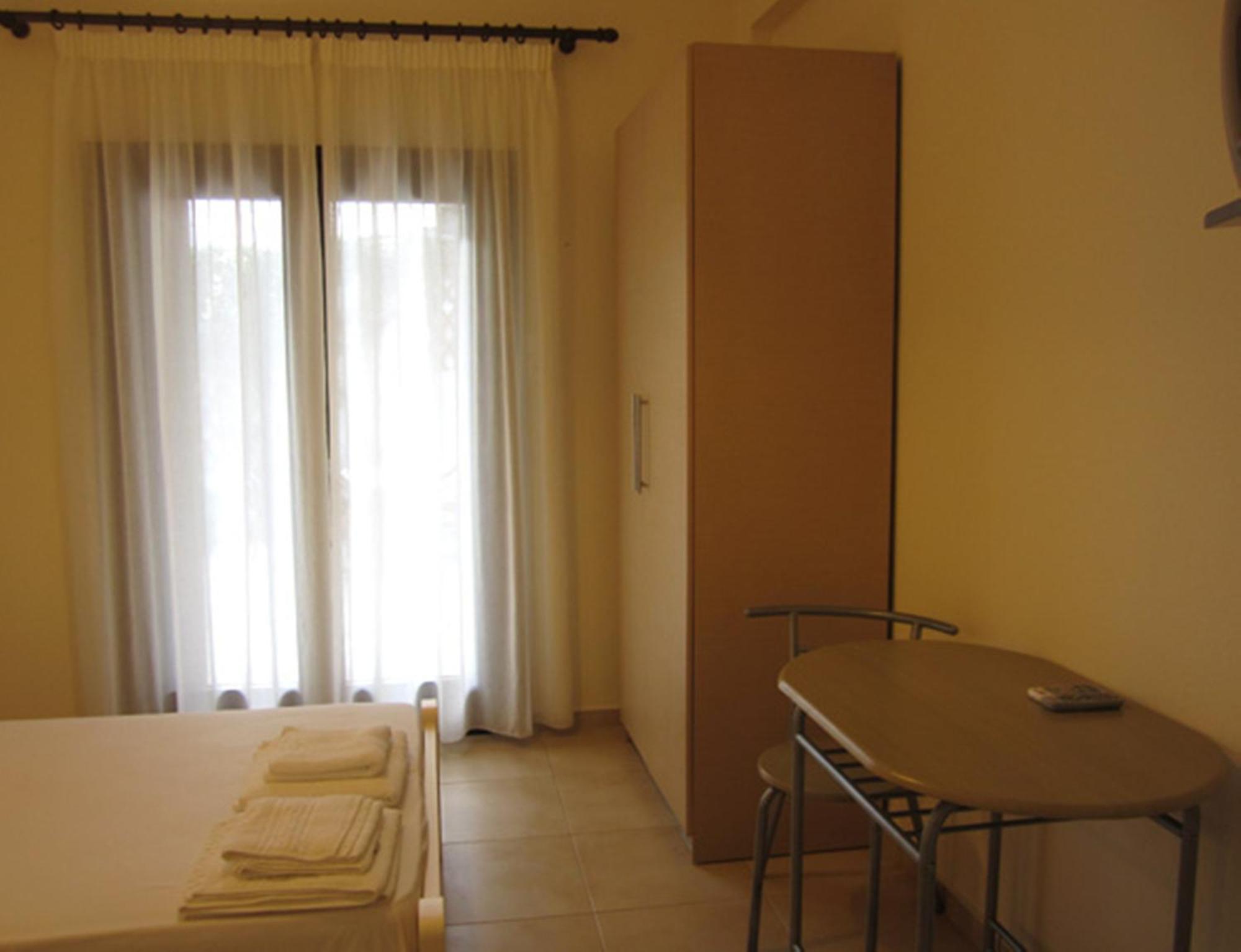 Spyrou Studios & Apartments Platanidia Bagian luar foto