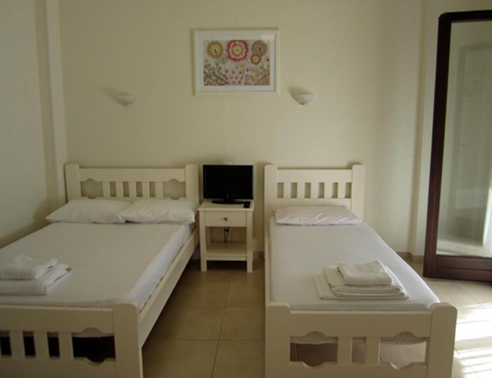 Spyrou Studios & Apartments Platanidia Ruang foto