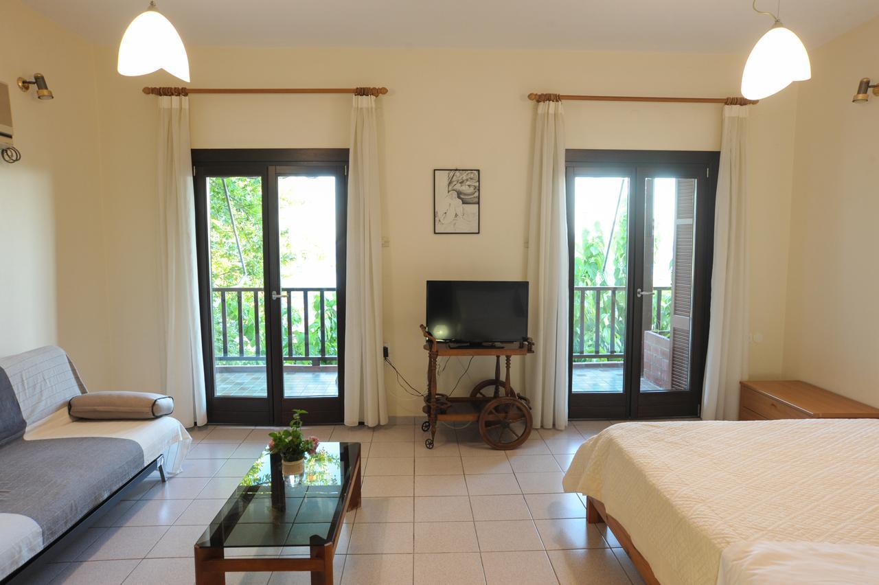 Spyrou Studios & Apartments Platanidia Bagian luar foto