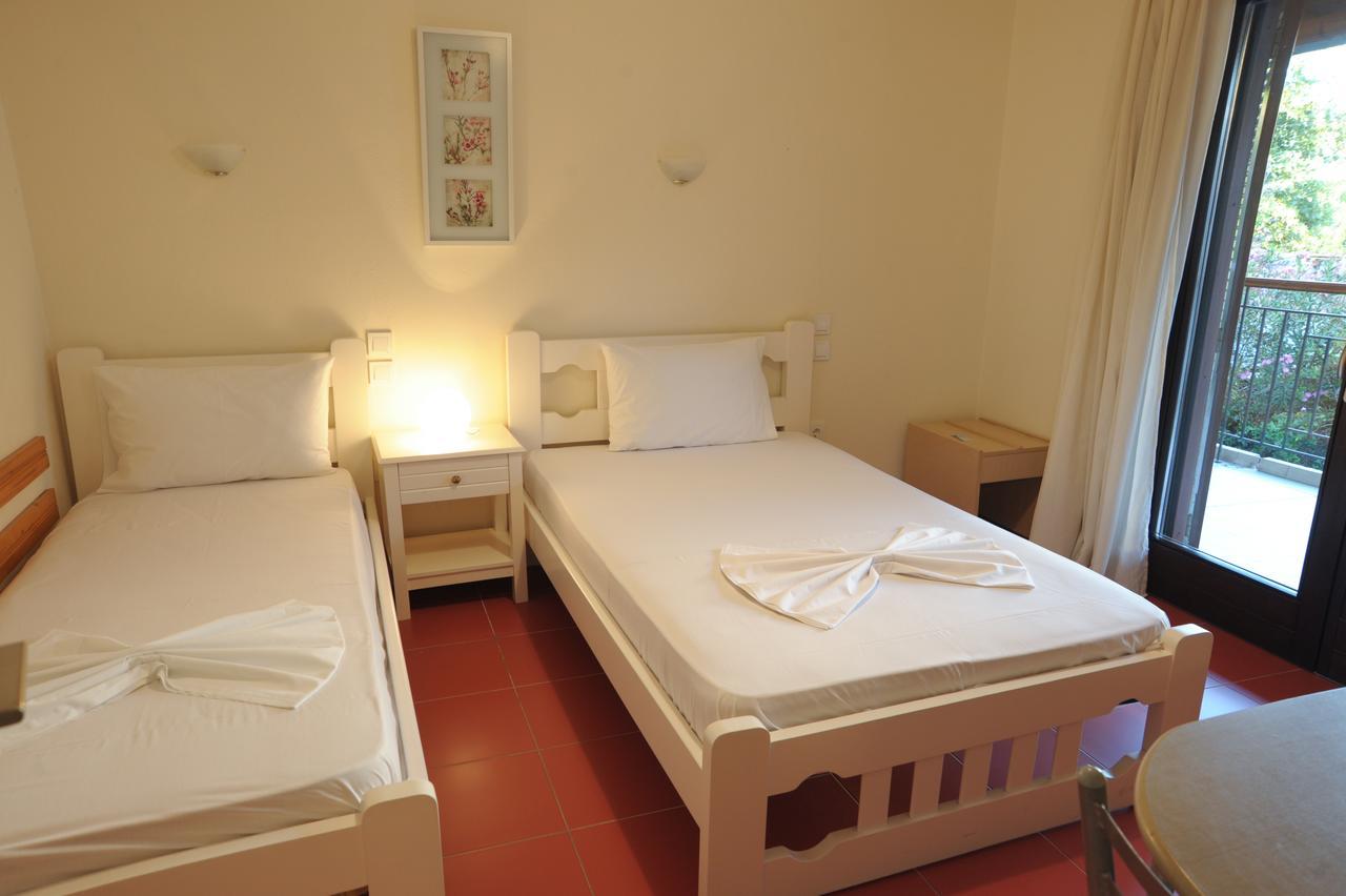Spyrou Studios & Apartments Platanidia Bagian luar foto